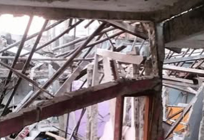 Salah satu rumah yang rusak berat akibat ledakan misterius di Pamulang, Tangsel, Jumat (12/9/2025). [Instagram]